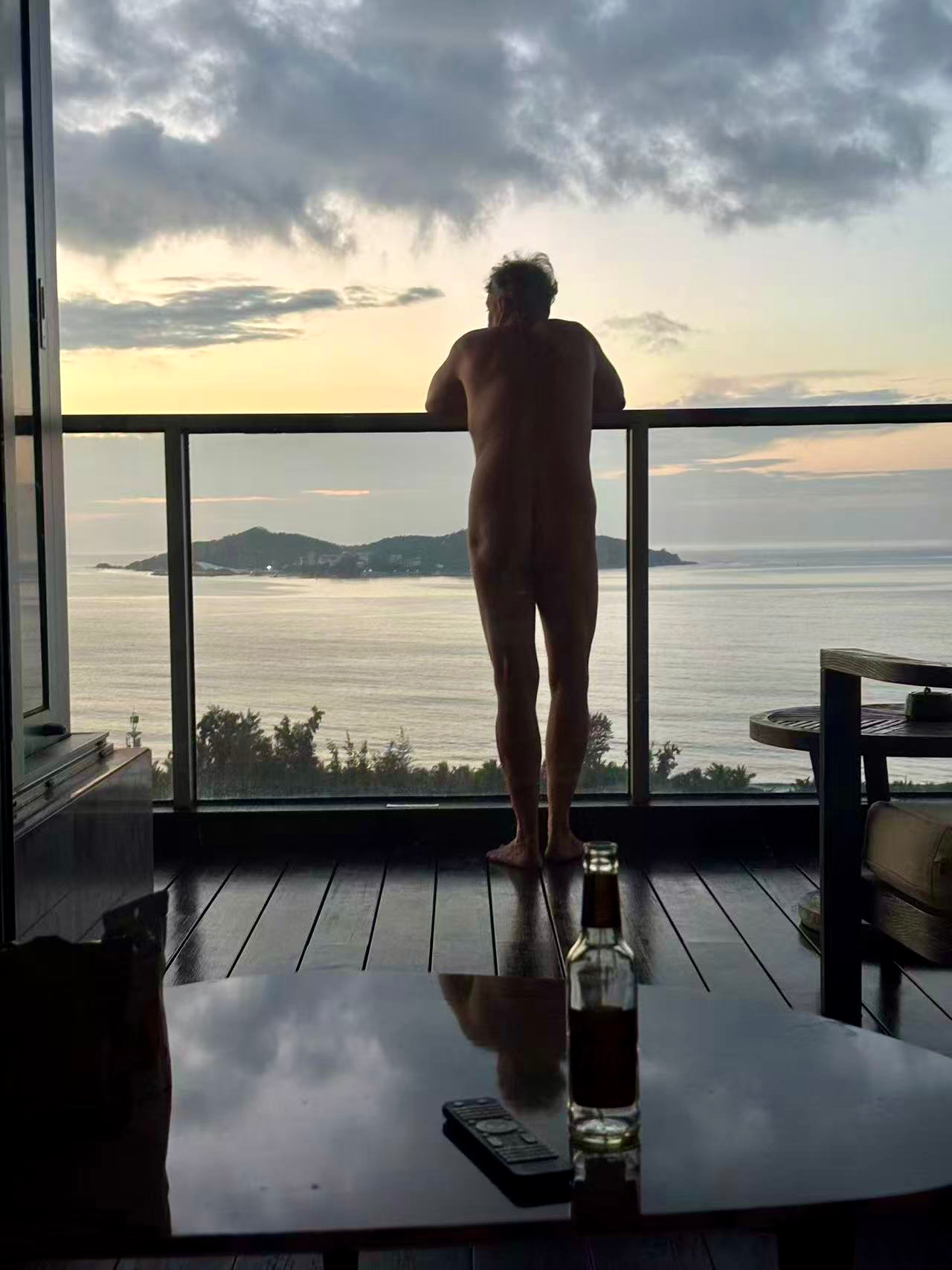 Naked vacation